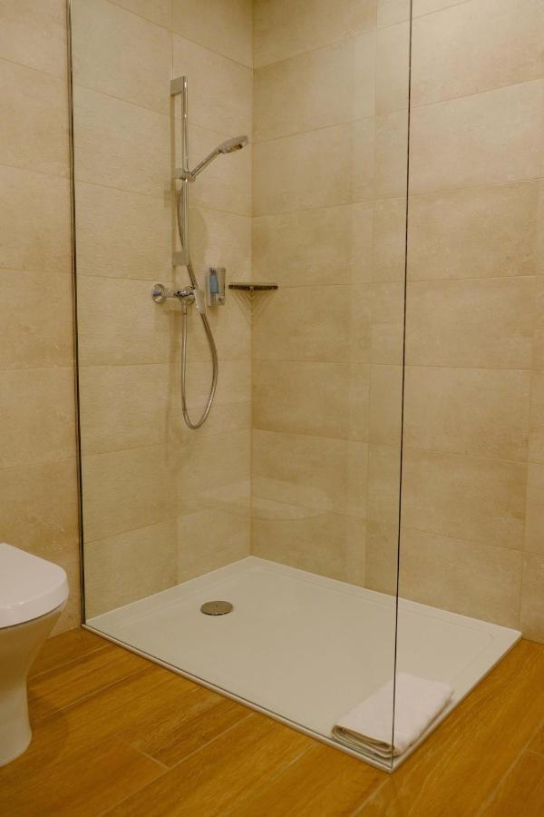 Kiraly Park Hotel Сомбатхей Экстерьер фото